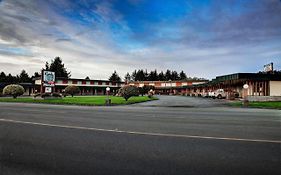 Curly Redwood Lodge